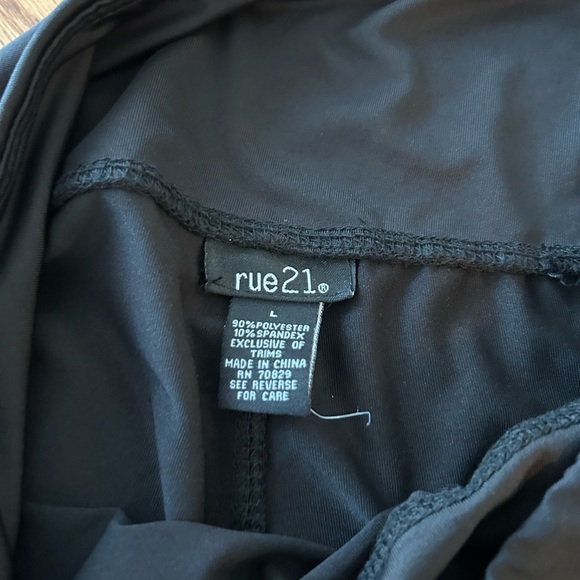 Rue 21 Women’s Leggings

Size L - Picture 5 of 5